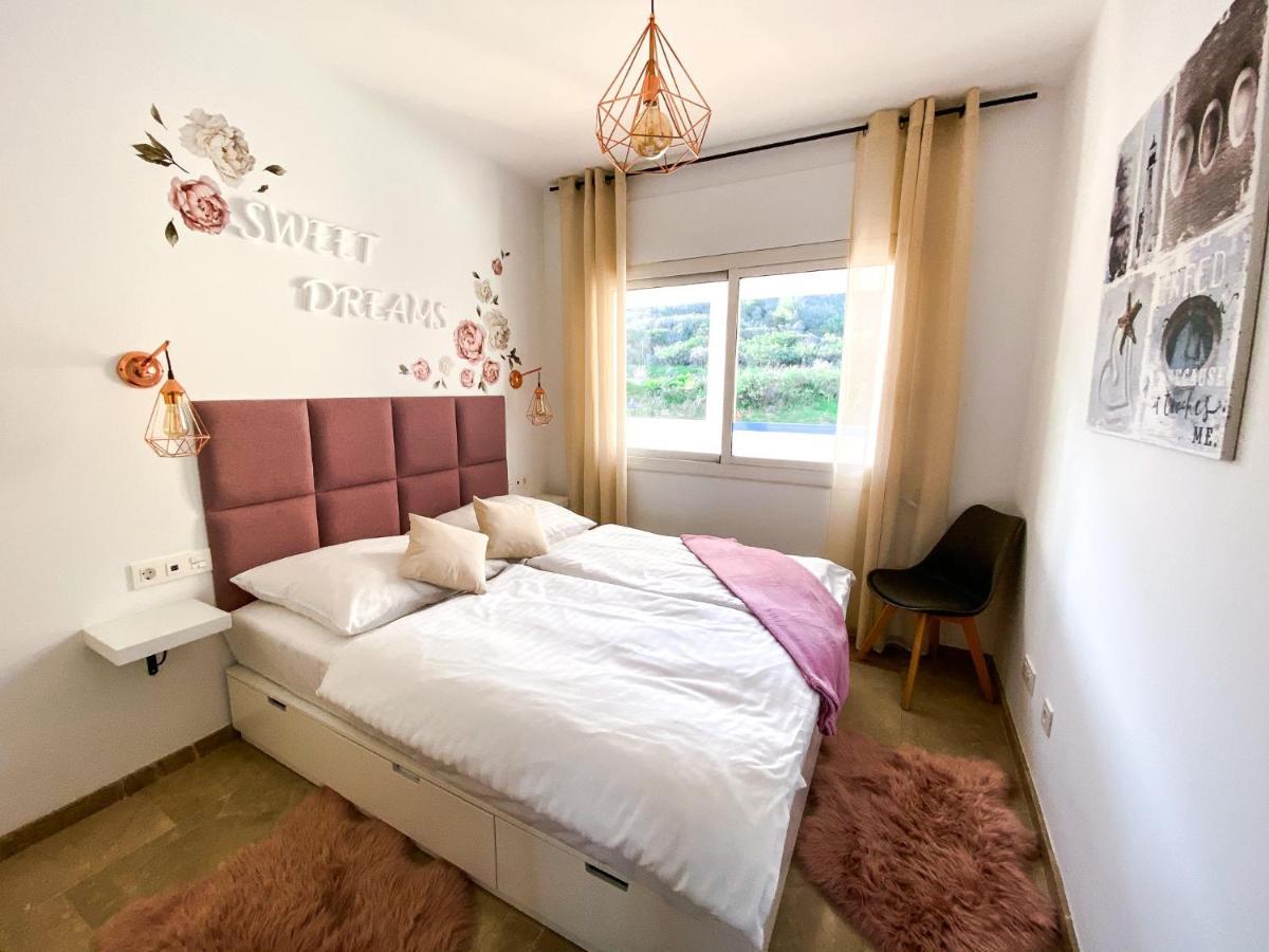Beautiful New Apartment With Sea View Castillo de Sabinillas Kültér fotó